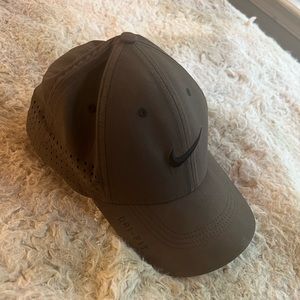 NIKE Dri-Fit Fitted Hat Dark Brown Men’s Teen